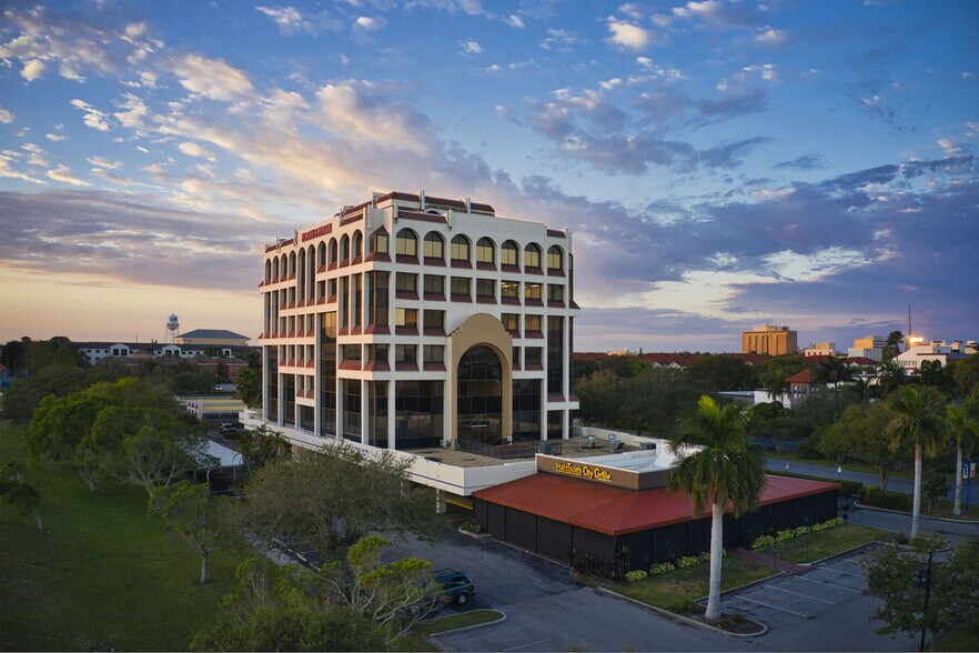 101 Riverfront Blvd, Bradenton, FL à louer - Photo du bâtiment - Image 2 de 14