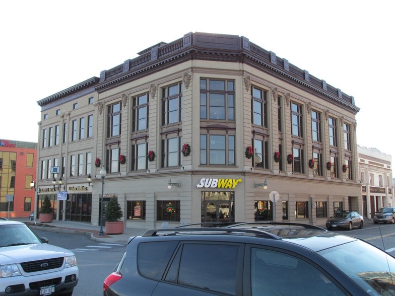 100 Glen St, Glens Falls, NY à louer - Photo principale - Image 1 de 11
