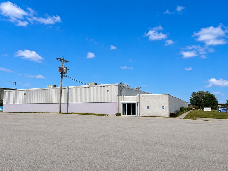 1530 Progress Rd, Fort Wayne, IN for sale - Building Photo - Image 2 of 12