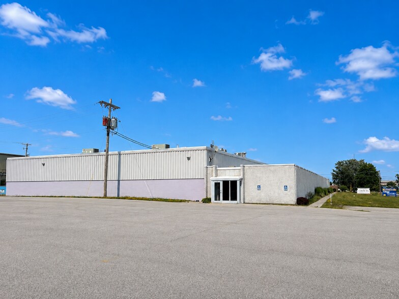 1530 Progress Rd, Fort Wayne, IN à vendre - Photo du bâtiment - Image 2 de 12