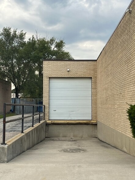 1116 Morse Ave, Schaumburg, IL for lease - Building Photo - Image 2 of 6