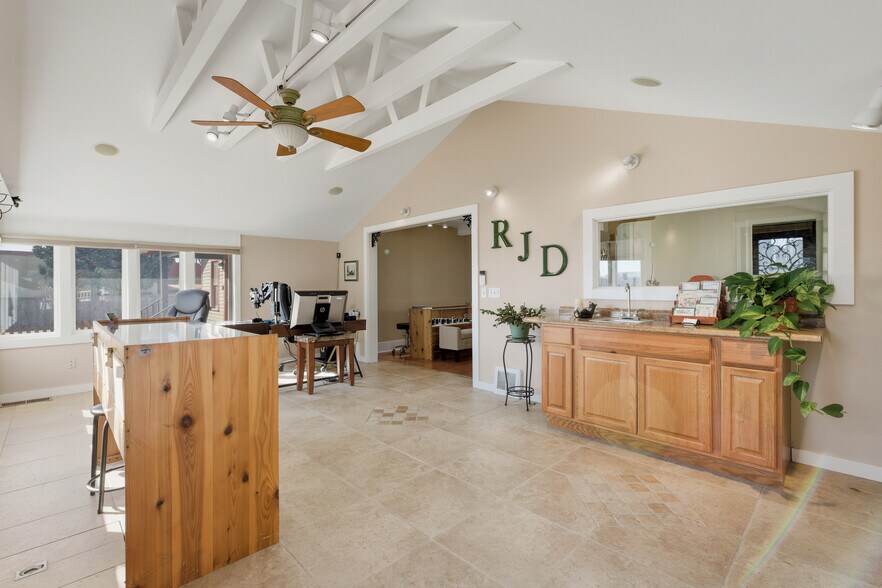 220 Oak Ave, Eaton, CO à vendre - Photo intérieure - Image 2 de 6