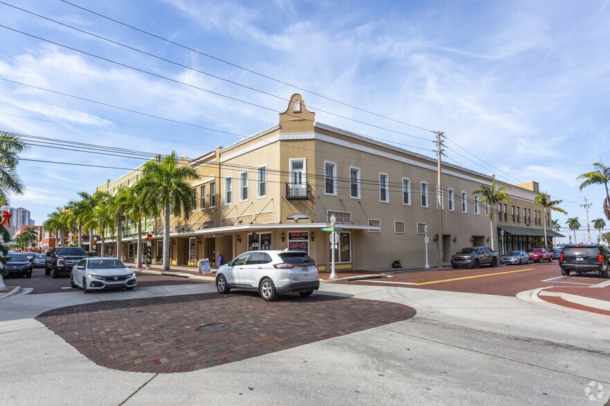 2247-2287 1st St, Fort Myers, FL à louer - Photo du bâtiment - Image 2 de 4