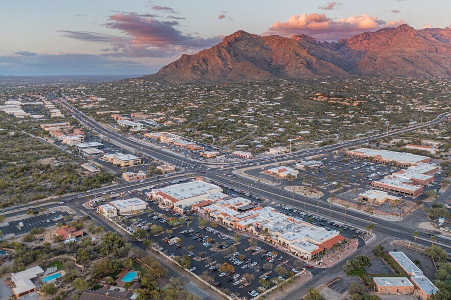 7250-7356 N Oracle Rd, Tucson, AZ à louer - Photo du bâtiment - Image 2 de 6