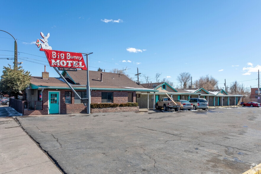 6218 W Colfax Ave, Lakewood, CO à vendre - Photo du bâtiment - Image 3 de 10