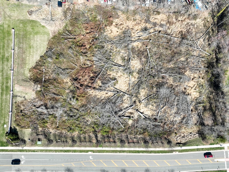 8910 Bradley Manor Pl, Manassas, VA for sale - Construction Photo - Image 3 of 3