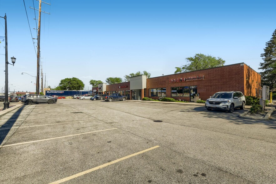 110-154 W Irving Park Blvd, Bensenville, IL à louer - Photo du bâtiment - Image 3 de 26