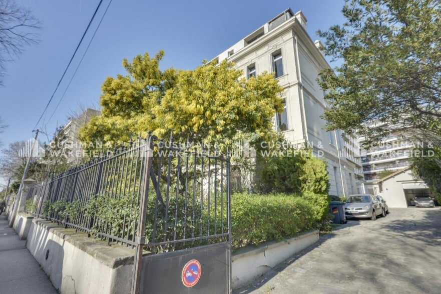 Office in Marseille for lease - Building Photo - Image 2 of 15