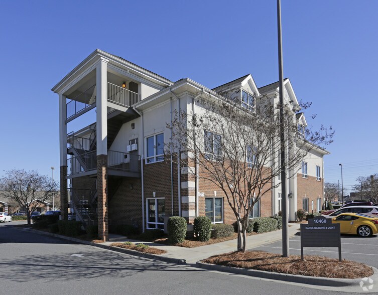 10460 Park Rd, Charlotte, NC à louer - Photo principale - Image 1 de 8