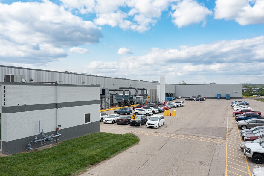 11540-11630 Mosteller Rd, Sharonville, OH à louer - Photo du bâtiment - Image 3 de 5