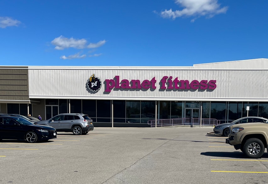 6000-6050 S Park Ave, Hamburg, NY for lease - Building Photo - Image 3 of 6