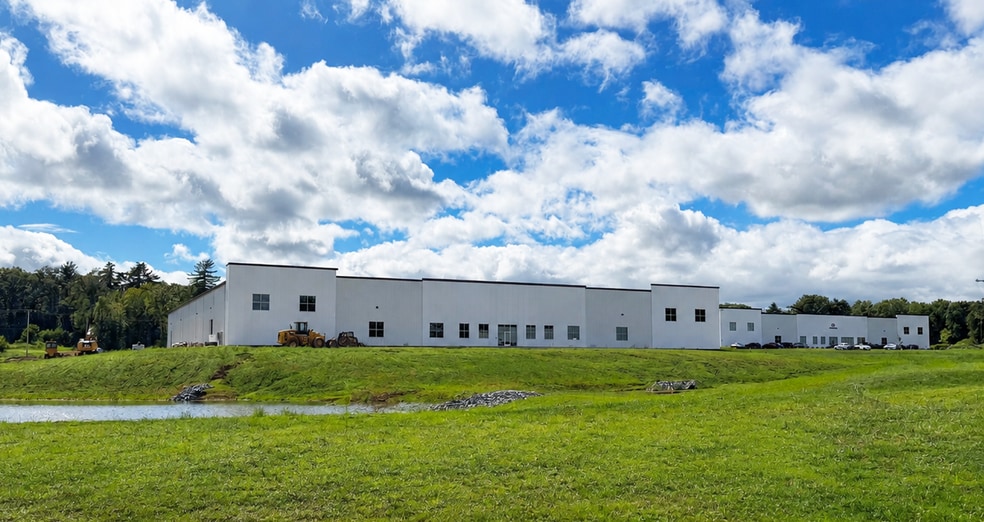 22 Roberts Lane, Clifton Park, NY for lease - Building Photo - Image 2 of 10
