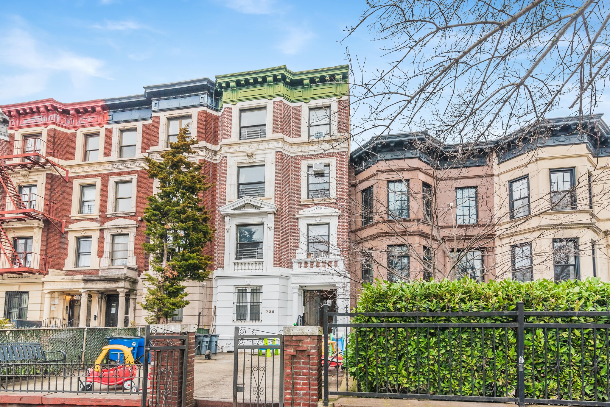 725 Eastern Parkway Pky, Brooklyn, NY for sale Primary Photo- Image 1 of 1