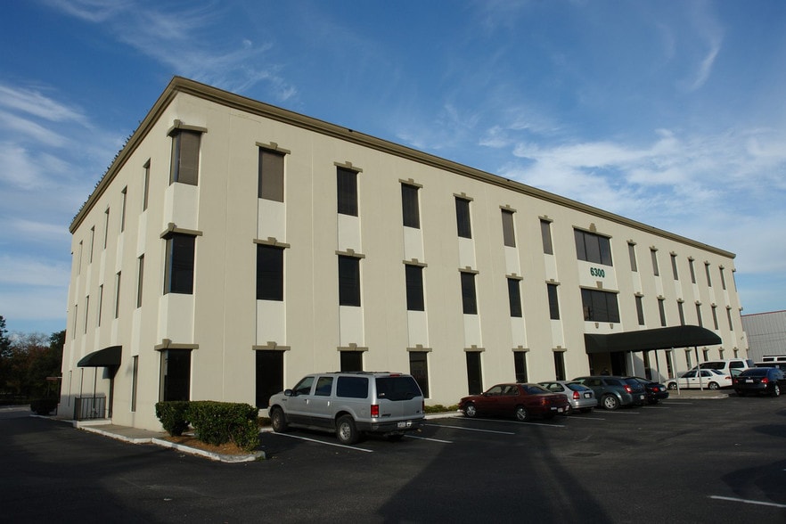 6300 Richmond Ave, Houston, TX for lease - Building Photo - Image 2 of 2