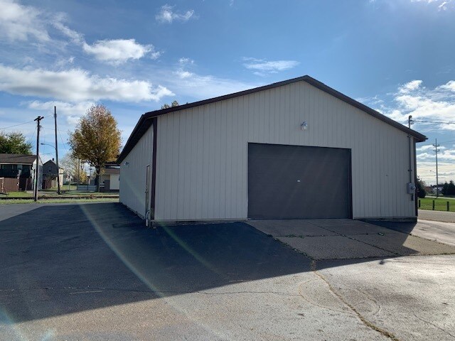 806 Cook Ave SW, Canton, OH à vendre - Photo du bâtiment - Image 2 de 11