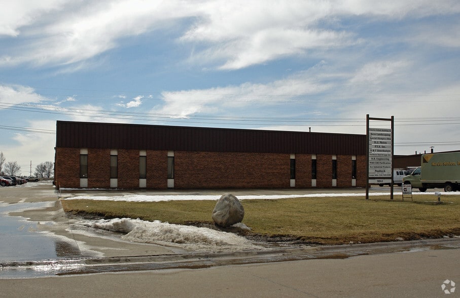 9841 York Alpha Dr, North Royalton, OH à louer - Photo du bâtiment - Image 1 de 1
