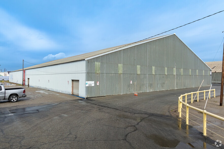 1900 E Brundage Ln, Bakersfield, CA for lease - Building Photo - Image 3 of 9