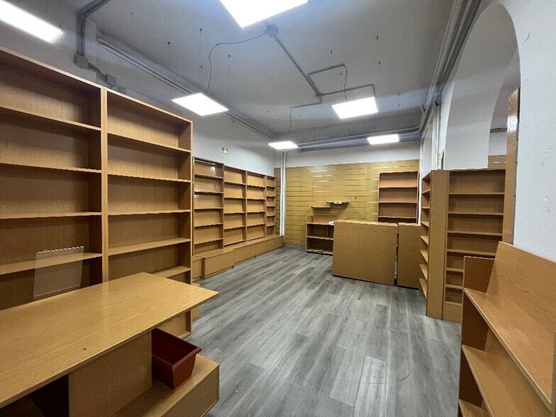 Retail in Madrid, Madrid for lease - Building Photo - Image 2 of 4