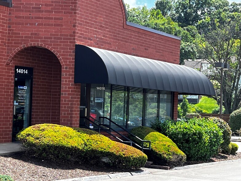 14004-14016 Manchester Rd, Ballwin, MO à louer - Photo du bâtiment - Image 3 de 4