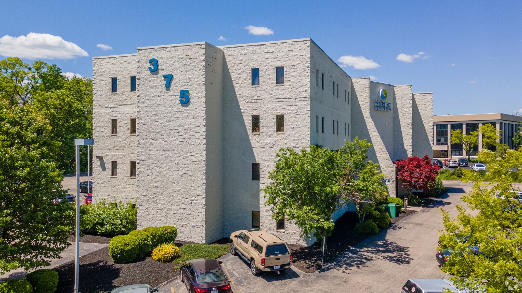 375 Glensprings Dr, Springdale, OH à vendre Photo principale- Image 1 de 16