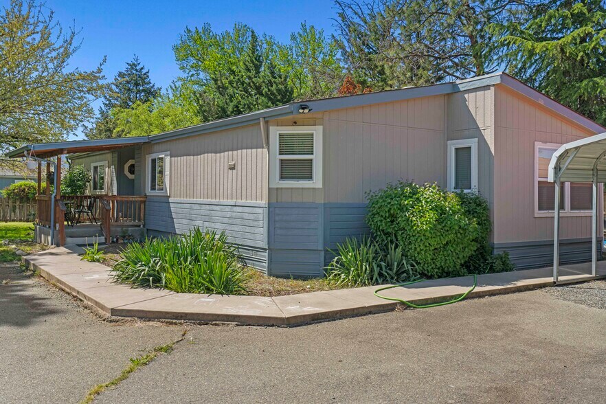 387 Tavis Dr, Merlin, OR à vendre - Photo du bâtiment - Image 3 de 39