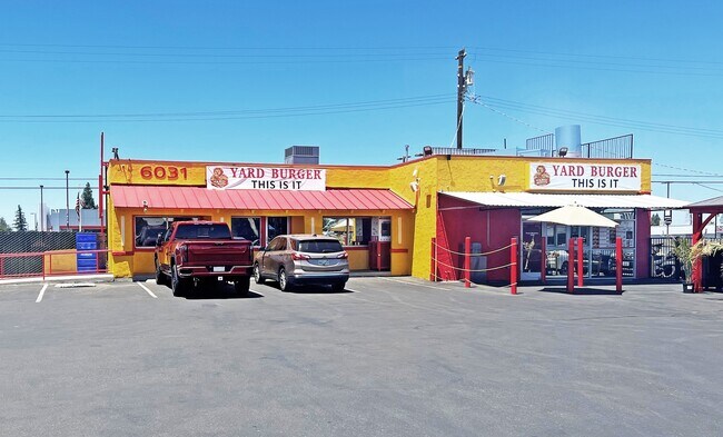 Plus de détails pour 6031 N Blackstone Ave, Fresno, CA - Commerce de détail à vendre