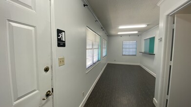 4221 Baymeadows Rd, Jacksonville, FL for lease Interior Photo- Image 1 of 7