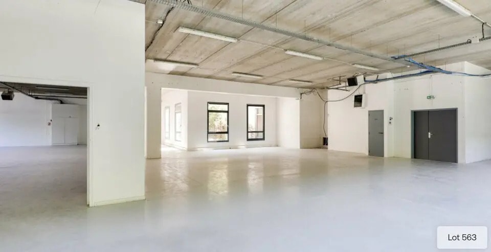 Flex in ROISSY-EN-FRANCE for lease - Interior Photo - Image 3 of 4