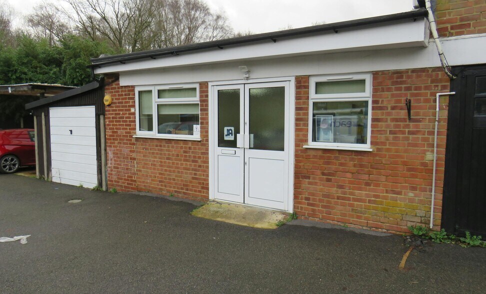 156C Rectory Rd, Farnborough à louer - Photo du bâtiment - Image 2 de 3