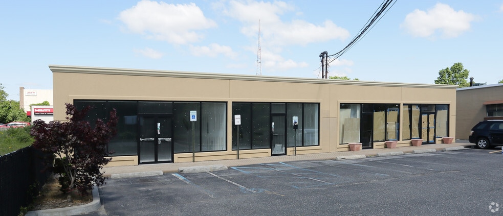 346-352 Wheeler Rd, Hauppauge, NY for lease - Building Photo - Image 3 of 7