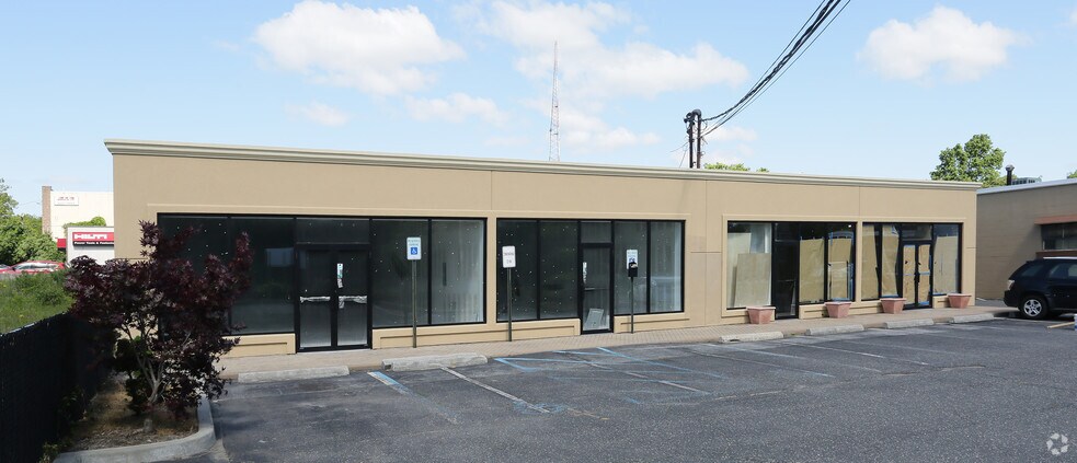 346-352 Wheeler Rd, Hauppauge, NY à louer - Photo du bâtiment - Image 3 de 7