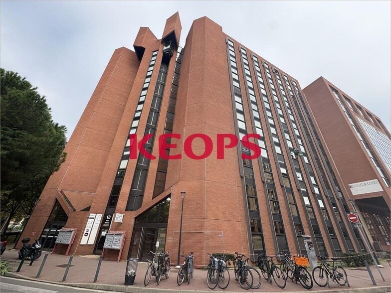 10 Place Alfonse Jourdain, Toulouse for sale - Building Photo - Image 2 of 9