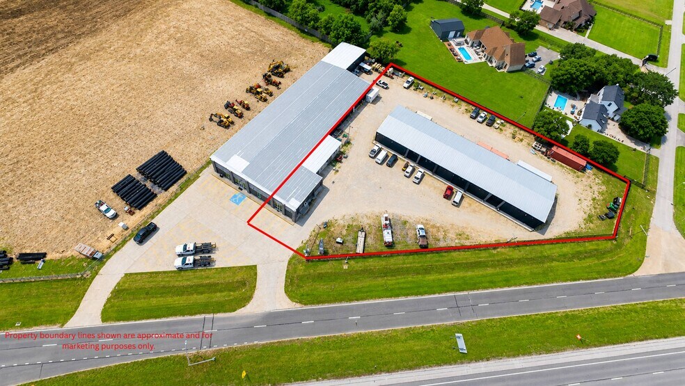 2201 W Parkway St, Groves, TX for lease - Building Photo - Image 2 of 34