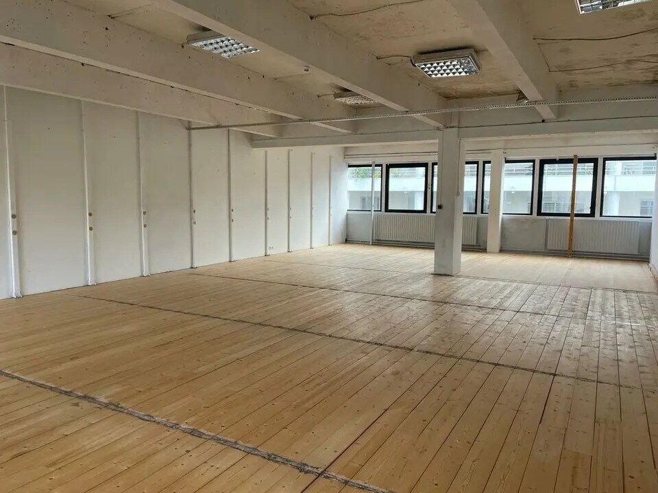 Office in Bordeaux for lease Building Photo- Image 1 of 5