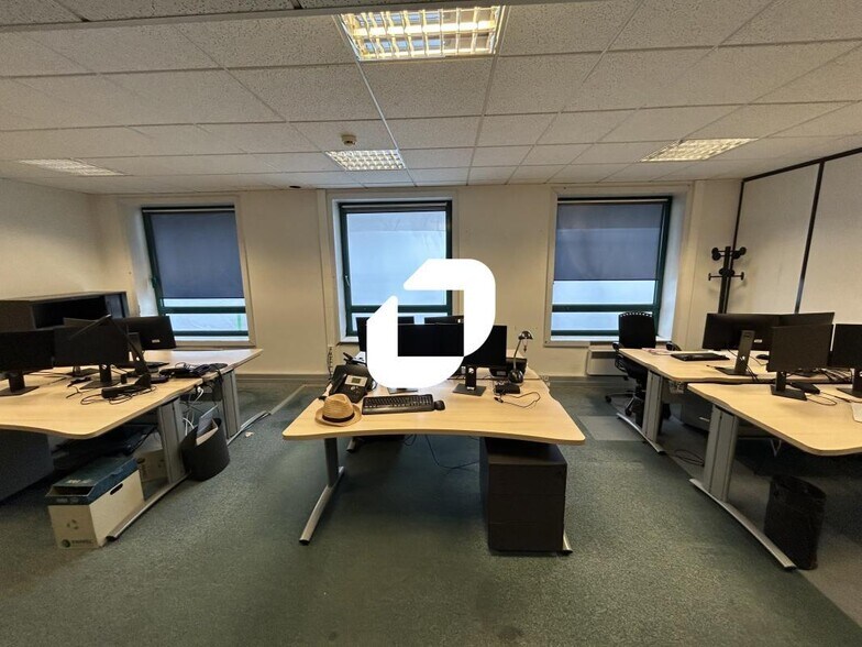 Bureau dans Melun à louer - Photo du bâtiment - Image 2 de 11