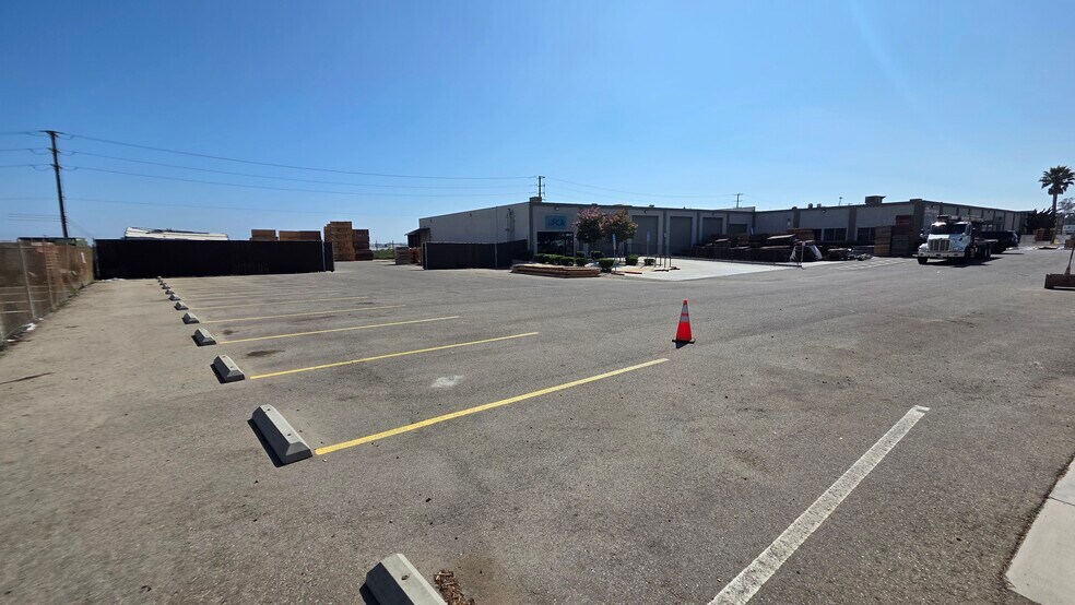3810 Transport St, Ventura, CA à louer - Photo du bâtiment - Image 2 de 4
