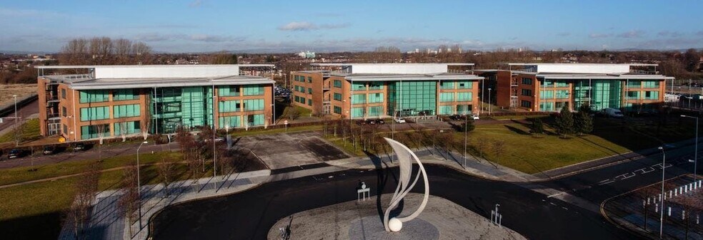 Northampton Rd, Manchester à louer - Photo du bâtiment - Image 1 de 6