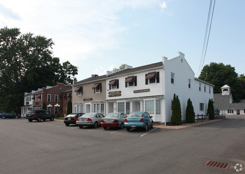 100-108 Russell St, Hadley, MA à louer - Photo principale - Image 1 de 61