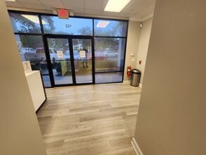 5644 Tavilla Cir, Naples, FL for lease Interior Photo- Image 2 of 13