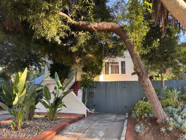 2400 Merton Ave, Los Angeles, CA à vendre - Photo du bâtiment - Image 2 de 7