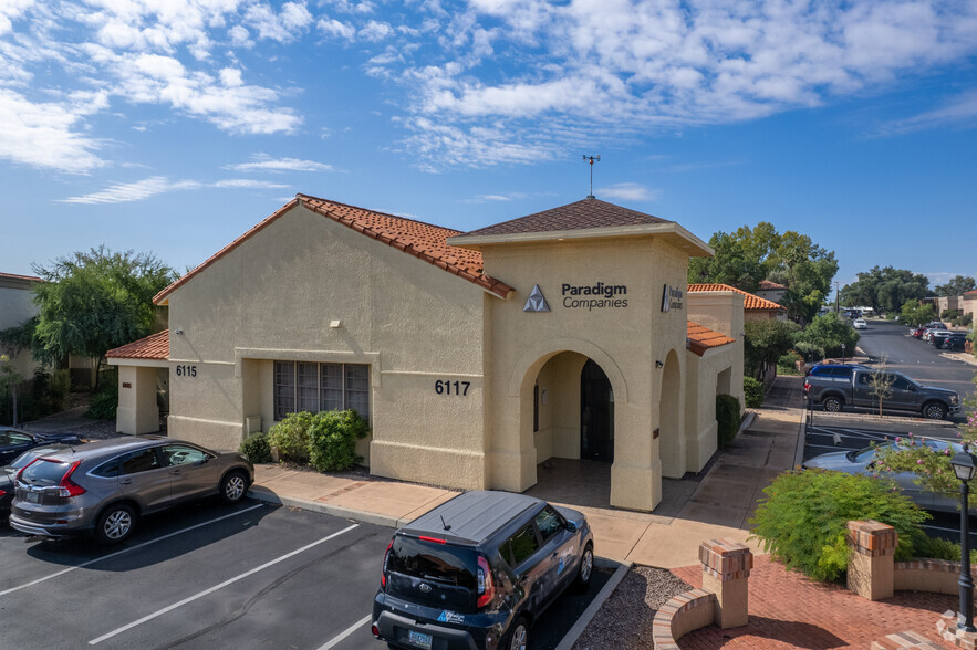 6115-6117 E Grant Rd, Tucson, AZ à vendre - Photo principale - Image 1 de 5