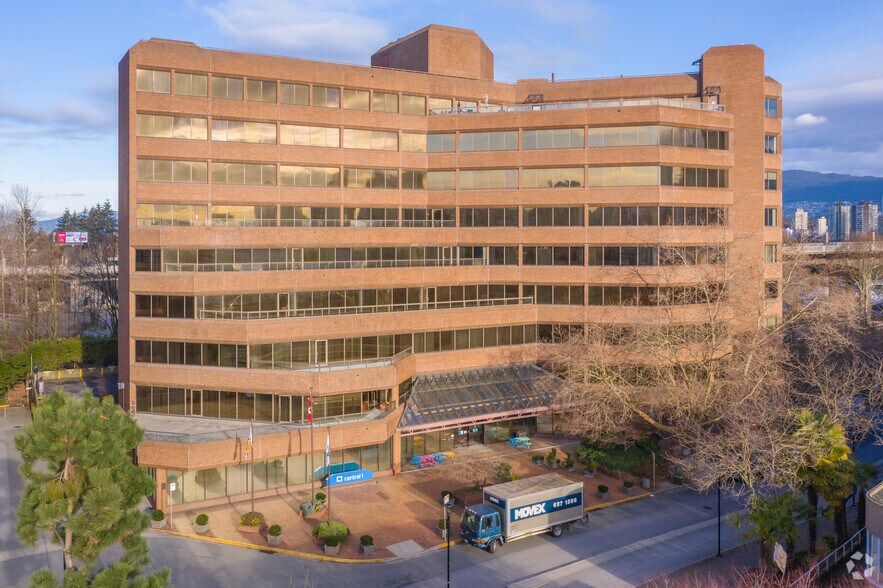 1441 Creekside Dr, Vancouver, BC à louer - Photo du bâtiment - Image 1 de 3