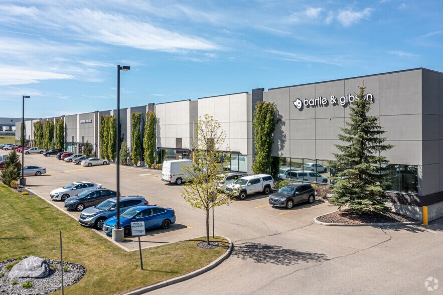 6704 59th St NW, Edmonton, AB à vendre - Photo du bâtiment - Image 1 de 1