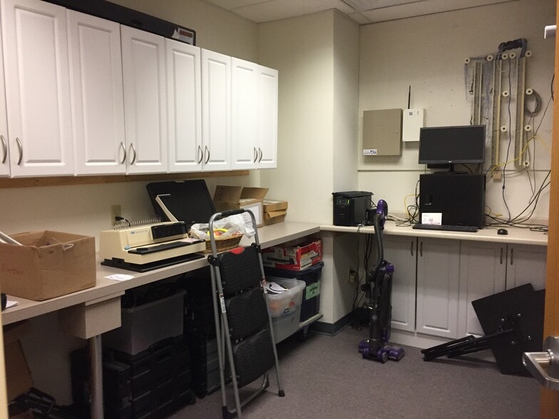 1150 Glenlivet Dr, Allentown, PA for sale - Building Photo - Image 3 of 8