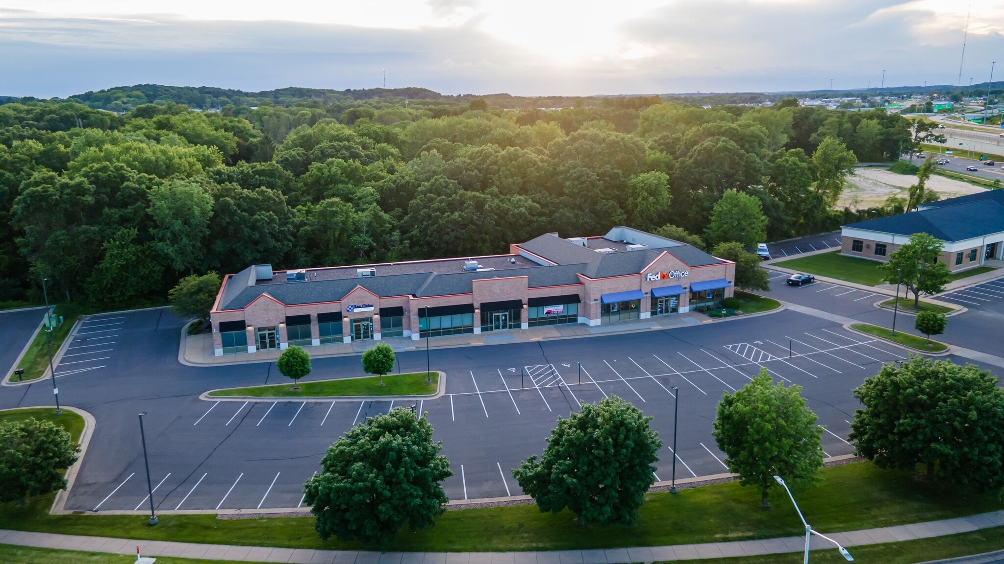 3418-3450 Oakwood Hills Pky, Eau Claire, WI for lease Building Photo- Image 1 of 5