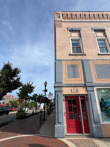 128 W Walnut St, Kokomo, IN à vendre - Photo du bâtiment - Image 2 de 24