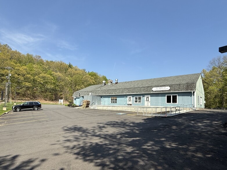 140 Albany Tpke, Canton, CT for lease - Building Photo - Image 3 of 9