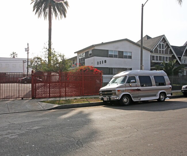 More details for 1118 S Lake, Los Angeles, CA - Multifamily for Sale