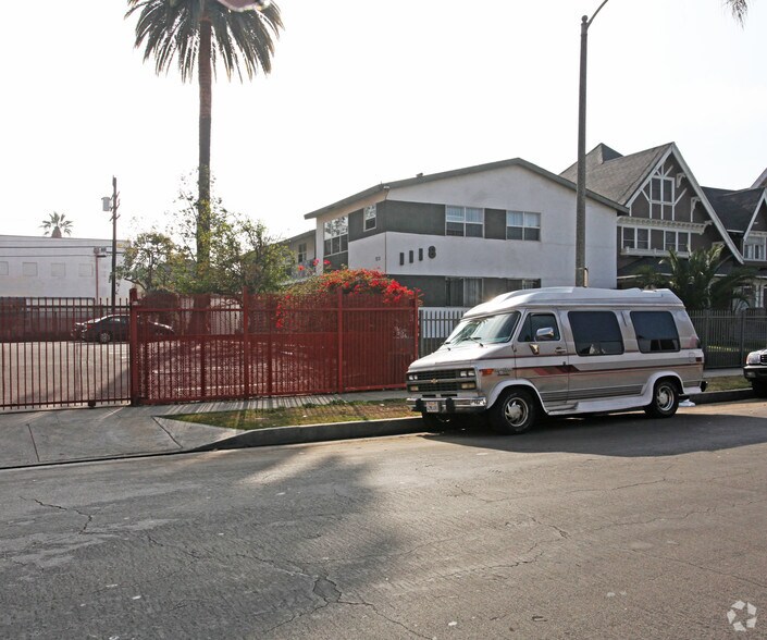 1118 S Lake, Los Angeles, CA à vendre - Photo principale - Image 1 de 12