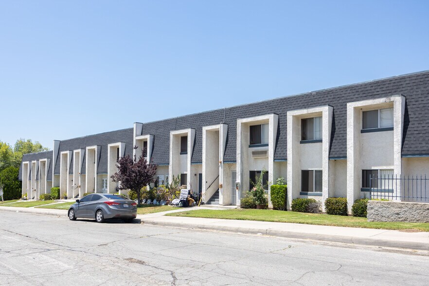 236 E 48th St, San Bernardino, CA à vendre - Photo du bâtiment - Image 3 de 8